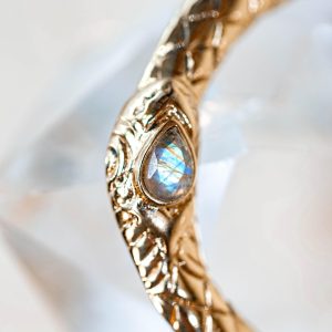 Medallion_Gold_11-Moonstone